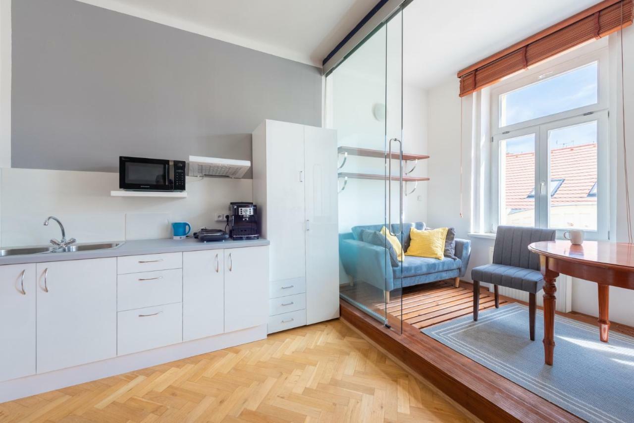 Modern Apartment Few Steps From Centre Прага Экстерьер фото