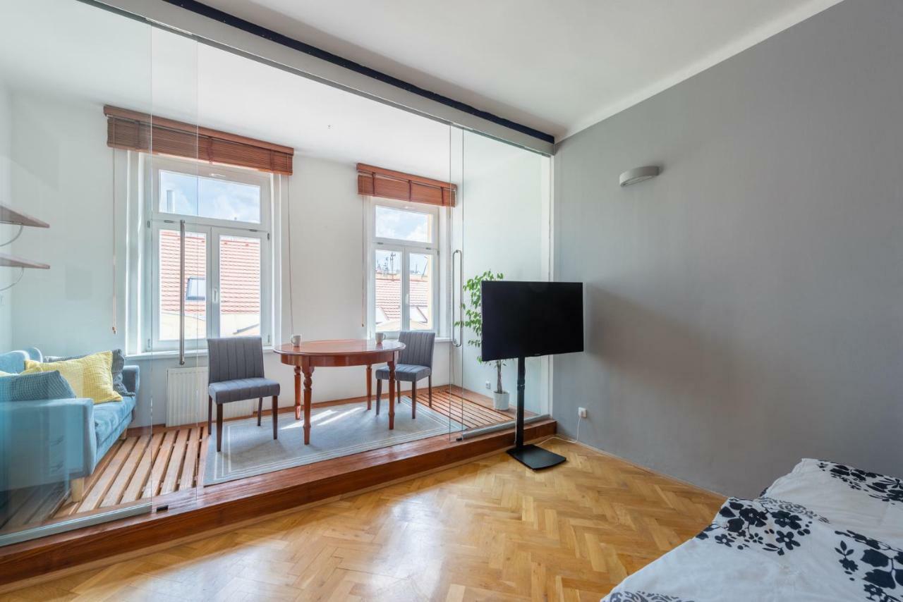 Modern Apartment Few Steps From Centre Прага Экстерьер фото