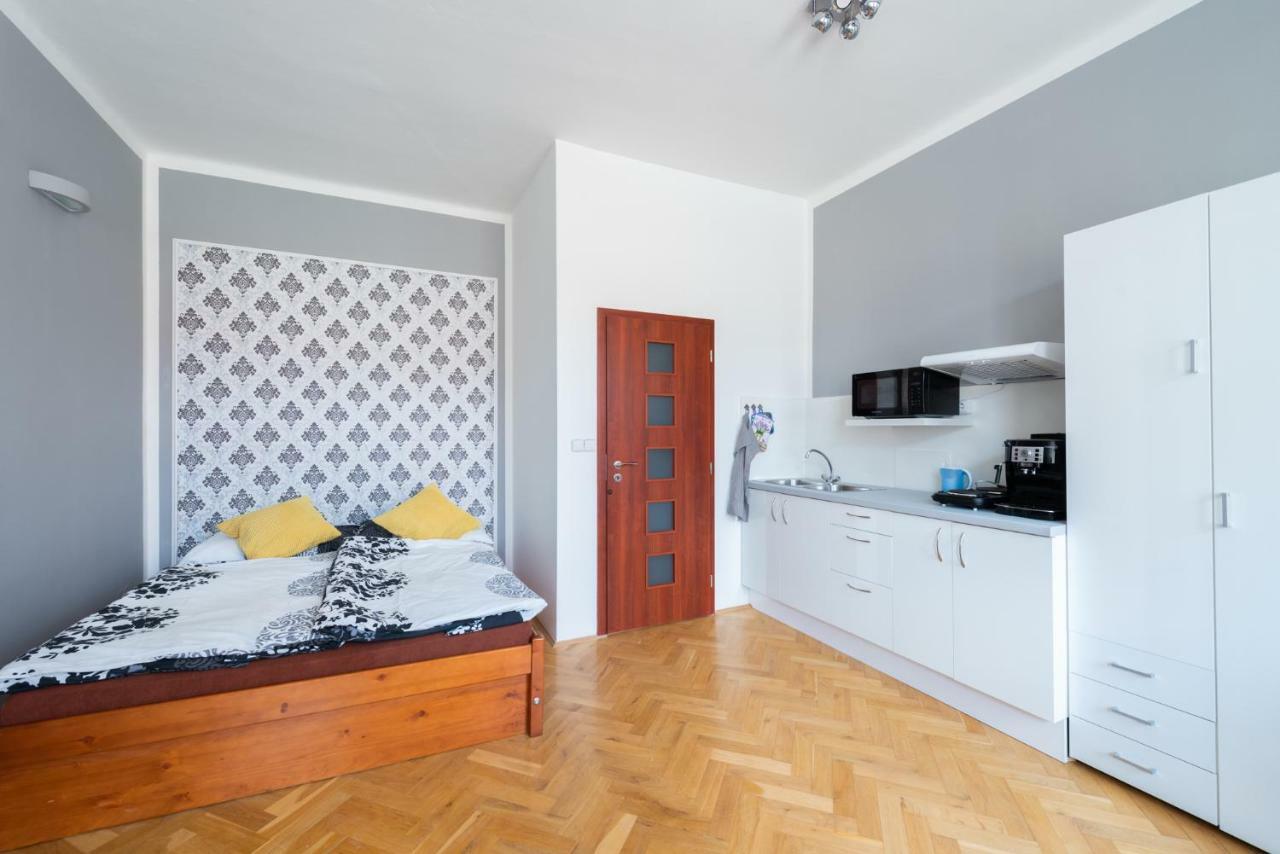 Modern Apartment Few Steps From Centre Прага Экстерьер фото